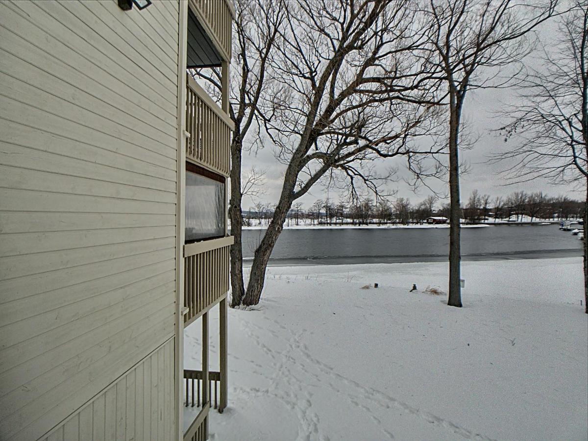 Location Tourisme Estrie - Oberge Du Village Magog Exterior foto