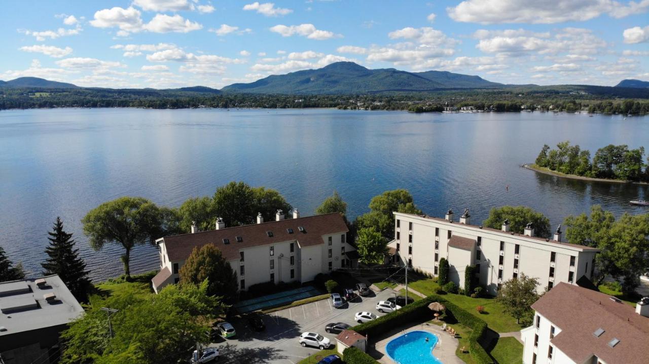 Location Tourisme Estrie - Oberge Du Village Magog Exterior foto