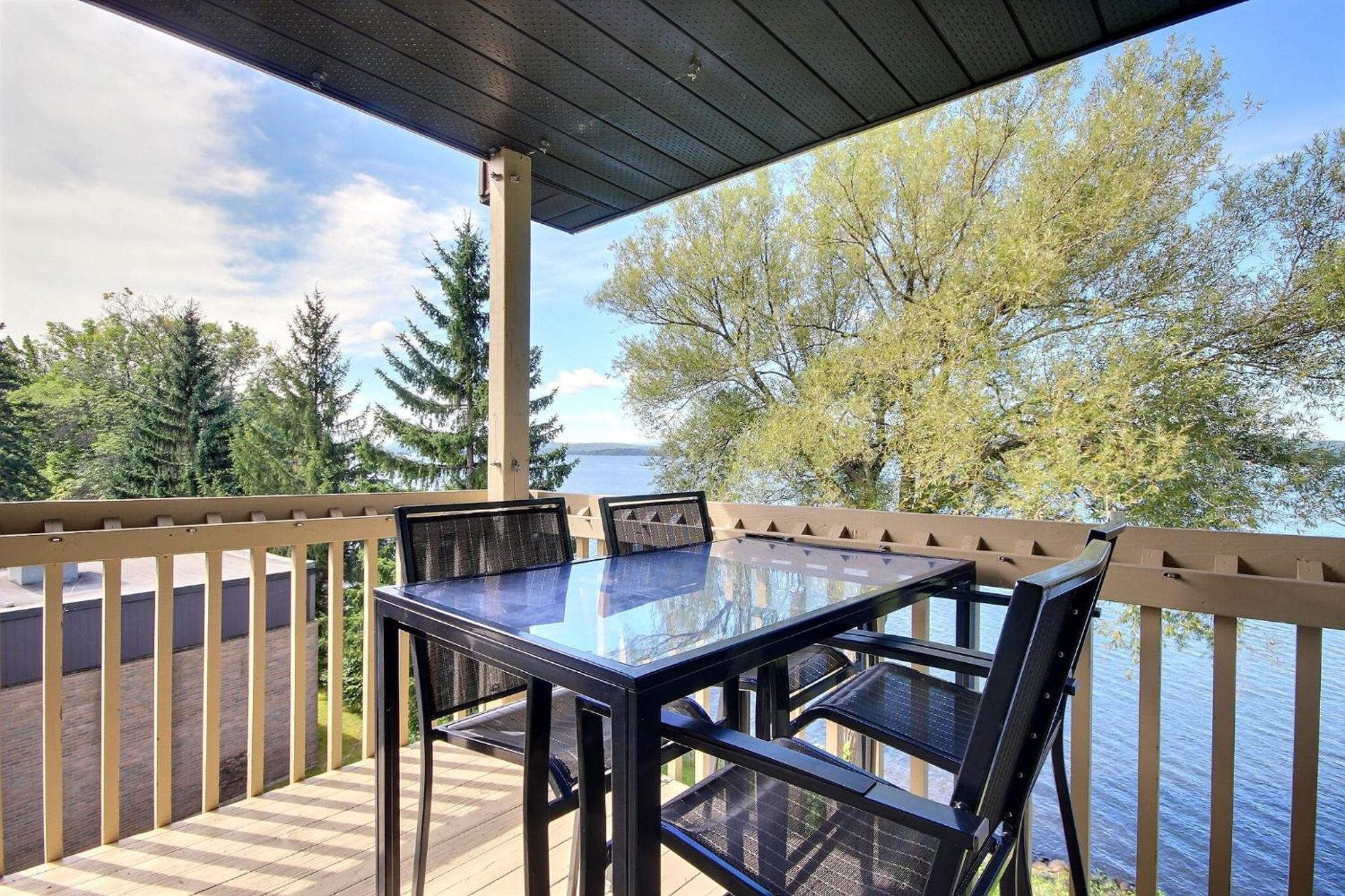 Location Tourisme Estrie - Oberge Du Village Magog Exterior foto