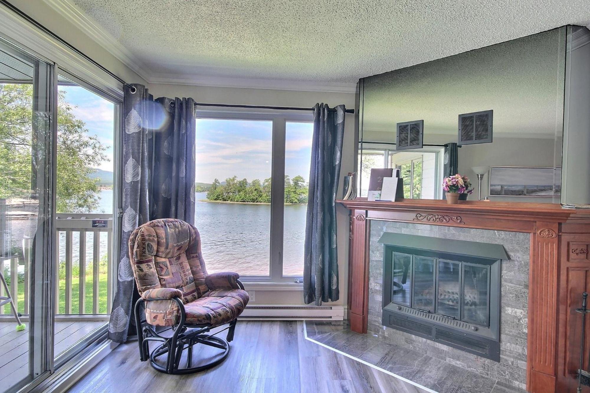 Location Tourisme Estrie - Oberge Du Village Magog Exterior foto